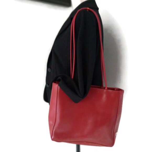 Estee Lauder Red Leather Shoulder Bag - Picture 2 of 9